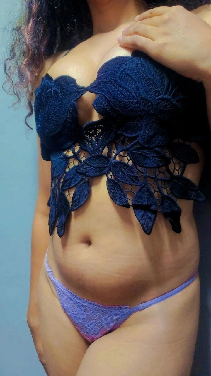 Squrting Qeen VIP Niki Cam Show – Sri Lankan escort in Colombo — 6 / 18