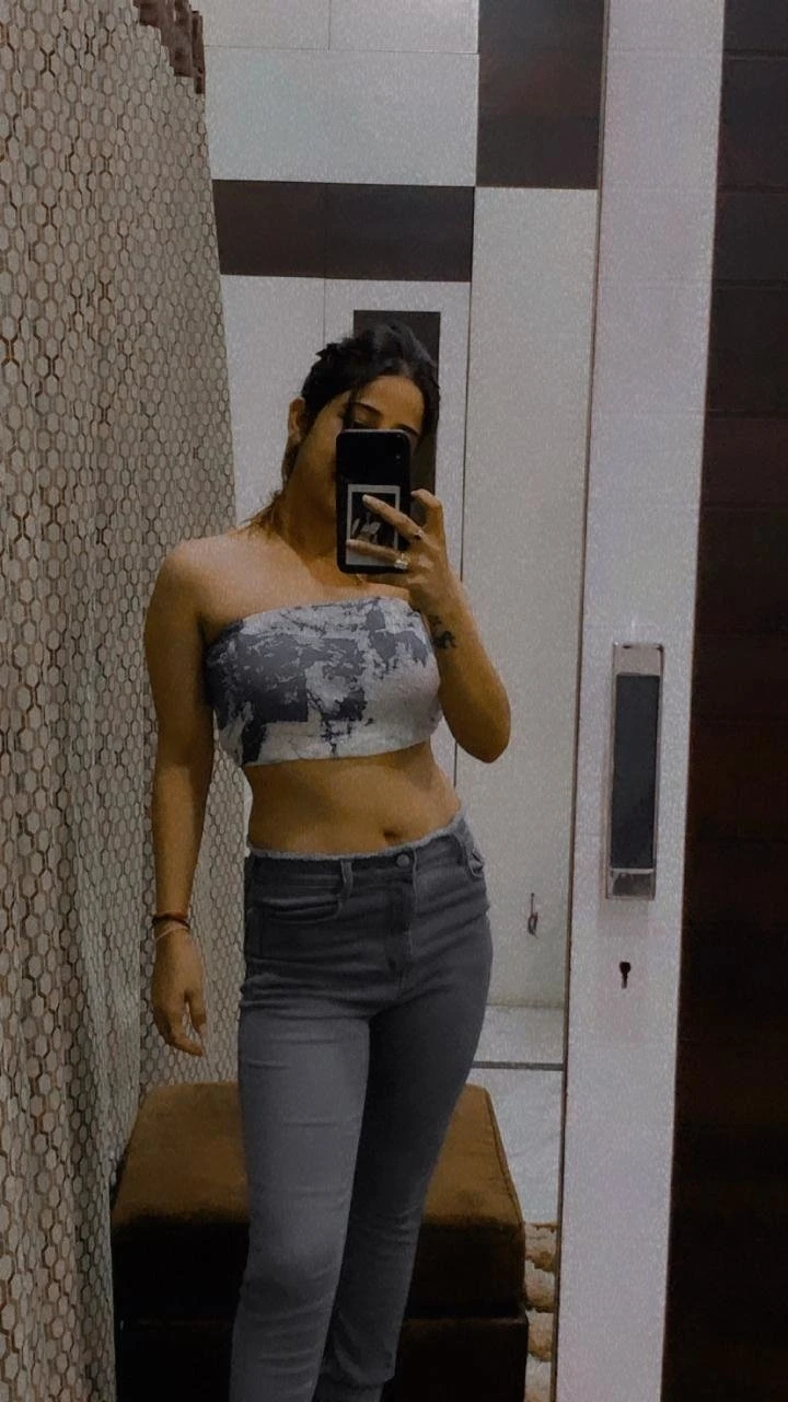 Sapna Malhotra – Indian escort in Mumbai — 1 / 2