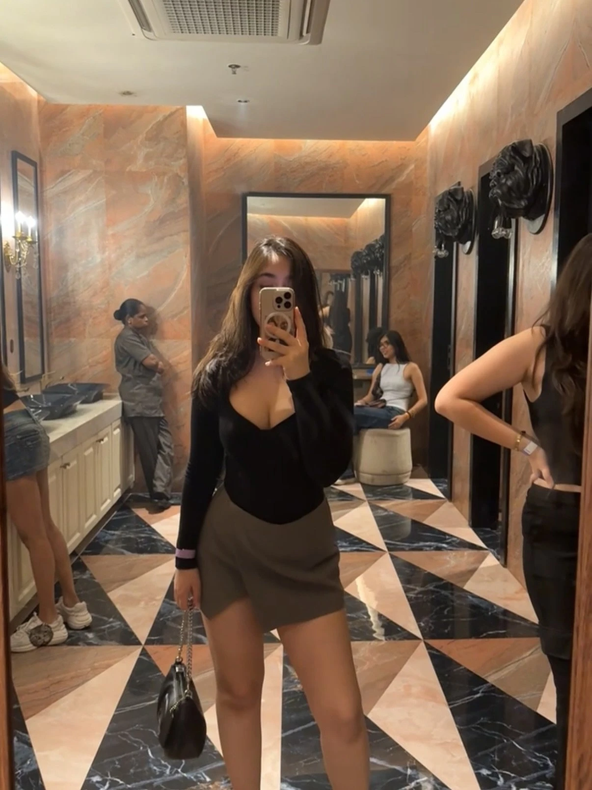 Tiya Indian Model – Indian escort in Navi Mumbai — 5 / 6