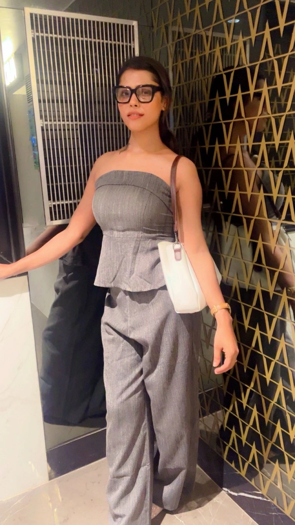Saina | Only for Webcam – Indian escort in Mumbai — 3 / 16