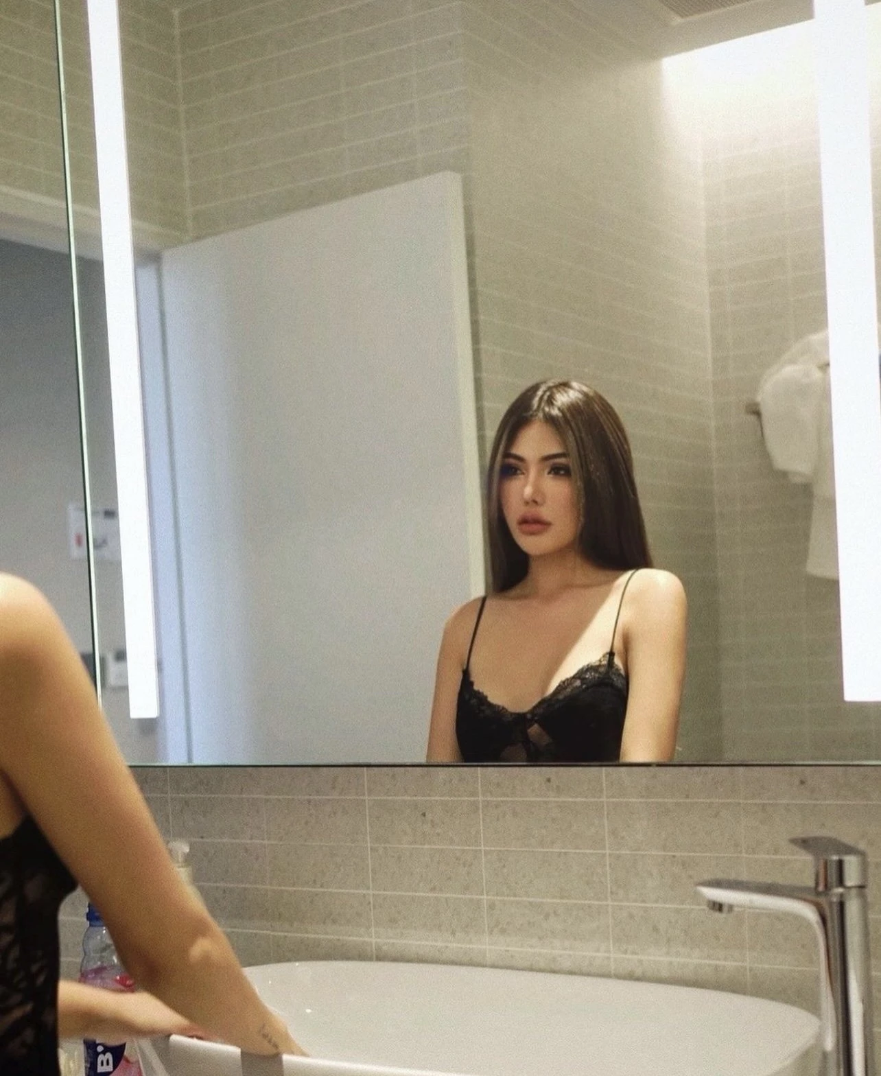 Lucy – Vietnamese escort in Tirana — 3 / 5