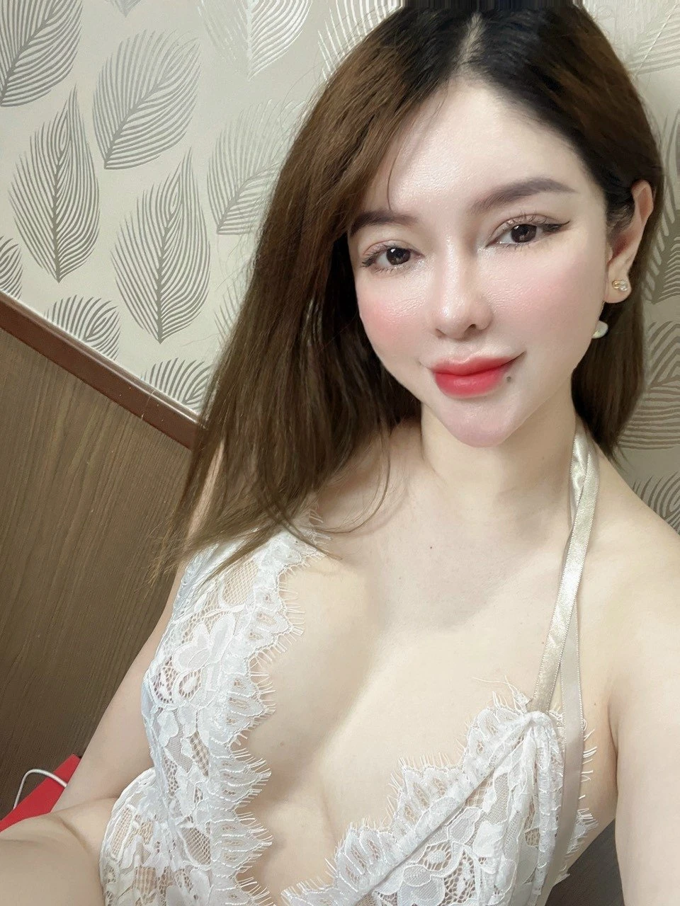 Jiwon – Malaysian escort in Kathmandu — 5 / 8