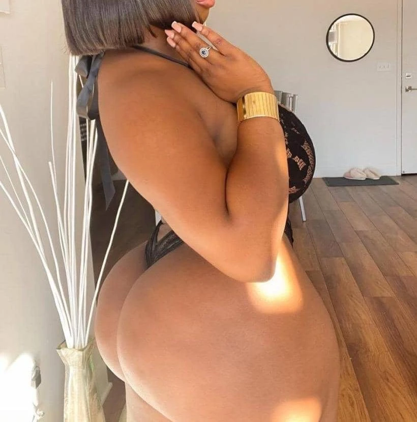 Emmy – Malian escort in Casablanca — 2 / 4
