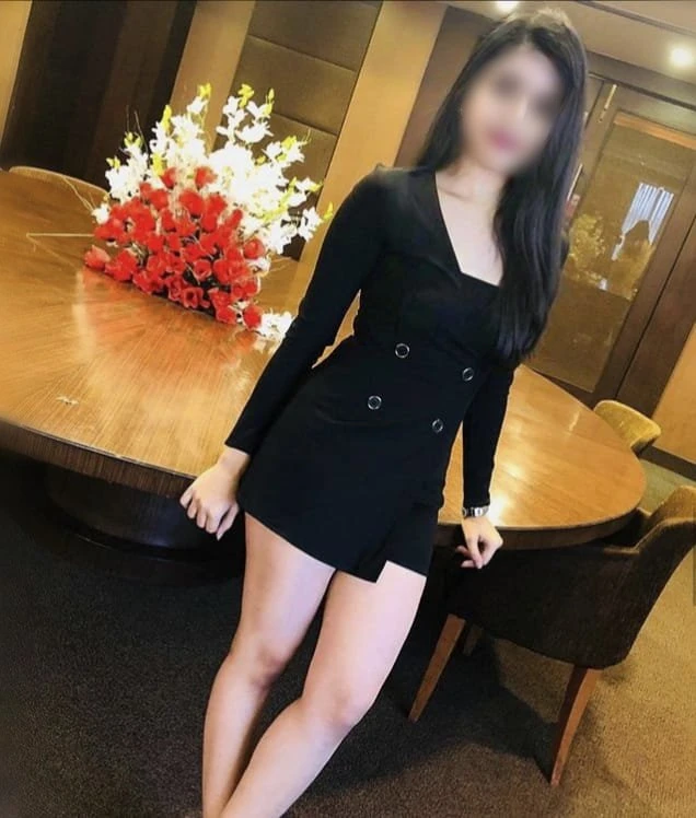 Mahiii Here for Meet and Cam Show – Indian escort in Mumbai — 4 / 5