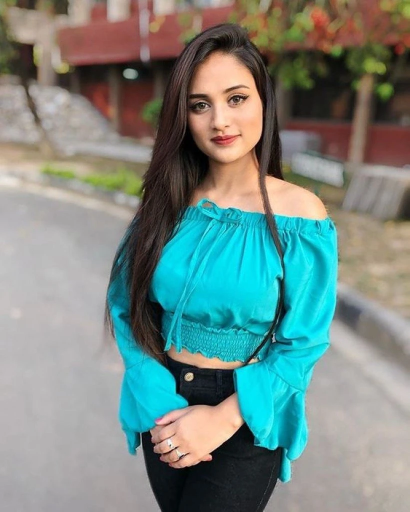 Mansi Singh – Indian escort in Mumbai — 4 / 5