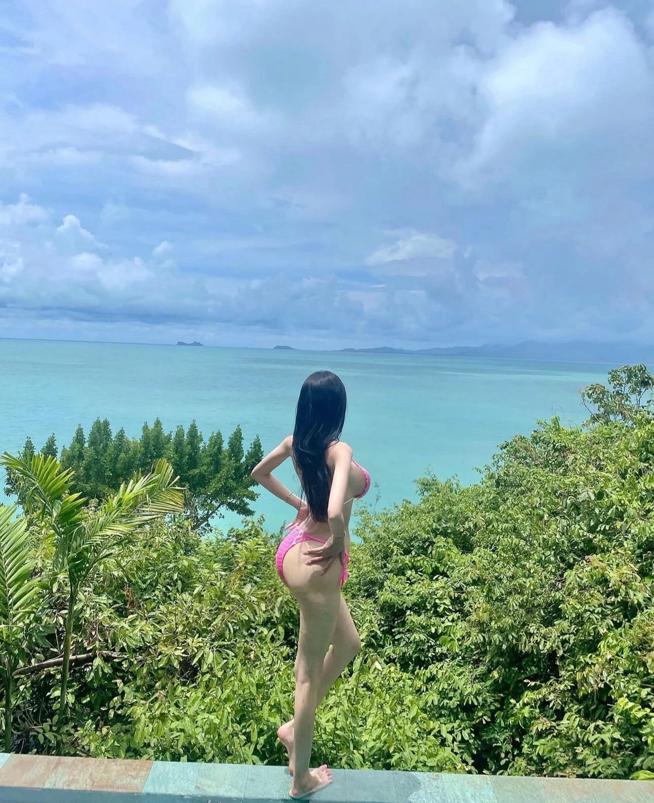 Sammy – Vietnamese escort in Ho Chi Minh City — 24 / 31