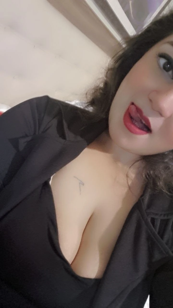 Sonia Call Girls Vip Model Incall Outcal – Indian escort in Hyderabad — 3 / 5