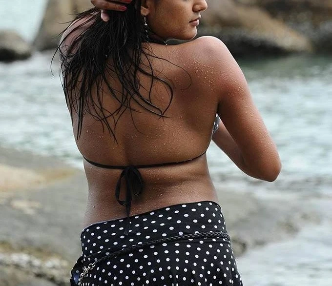 South Indian Sexy Girl – Indian escort in Colombo — 2 / 5