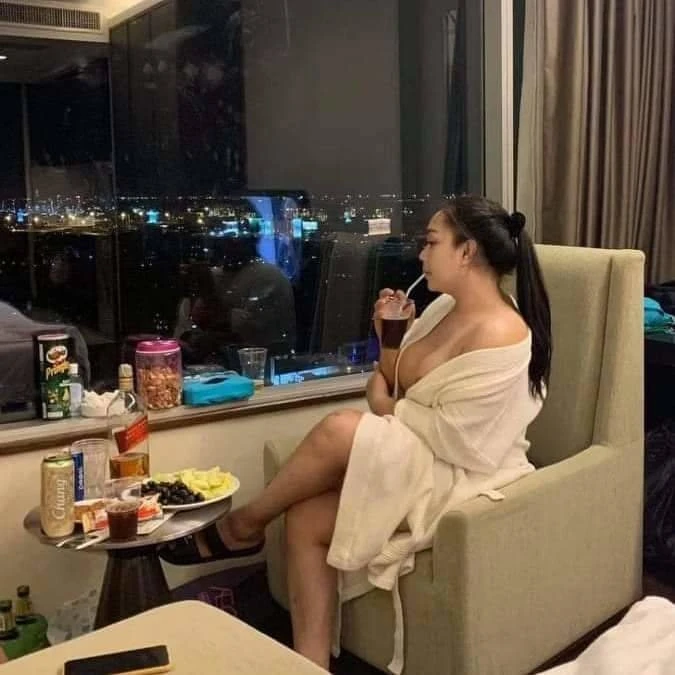 Young student just arrived (independent) – Filipino escort in Macao — 8 / 24
