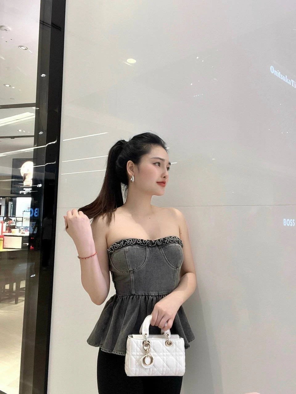 Diễm My – Vietnamese escort in Ho Chi Minh City — 6 / 8