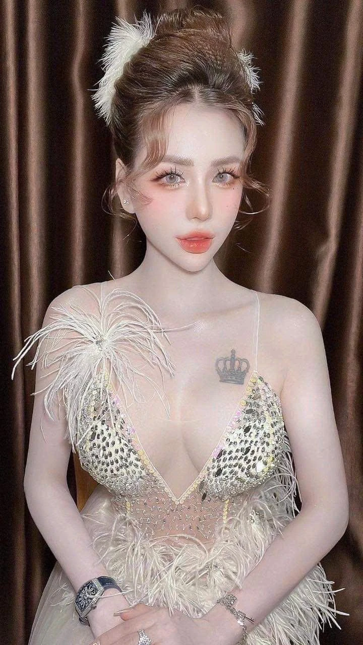 Lily – Vietnamese escort in Ho Chi Minh City — 2 / 9