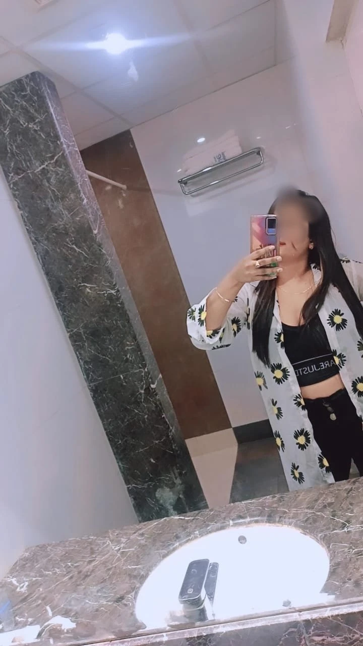Mayuri Real Meet and Cam Session – Indian escort in Pune — 4 / 6