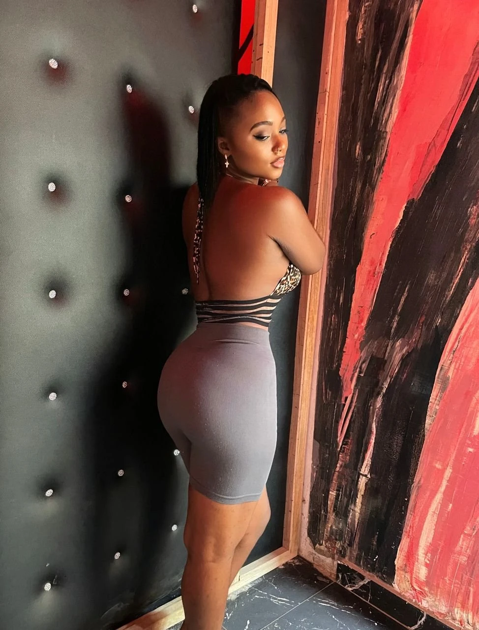 Sugar – Kenyan escort in Abidjan — 4 / 6