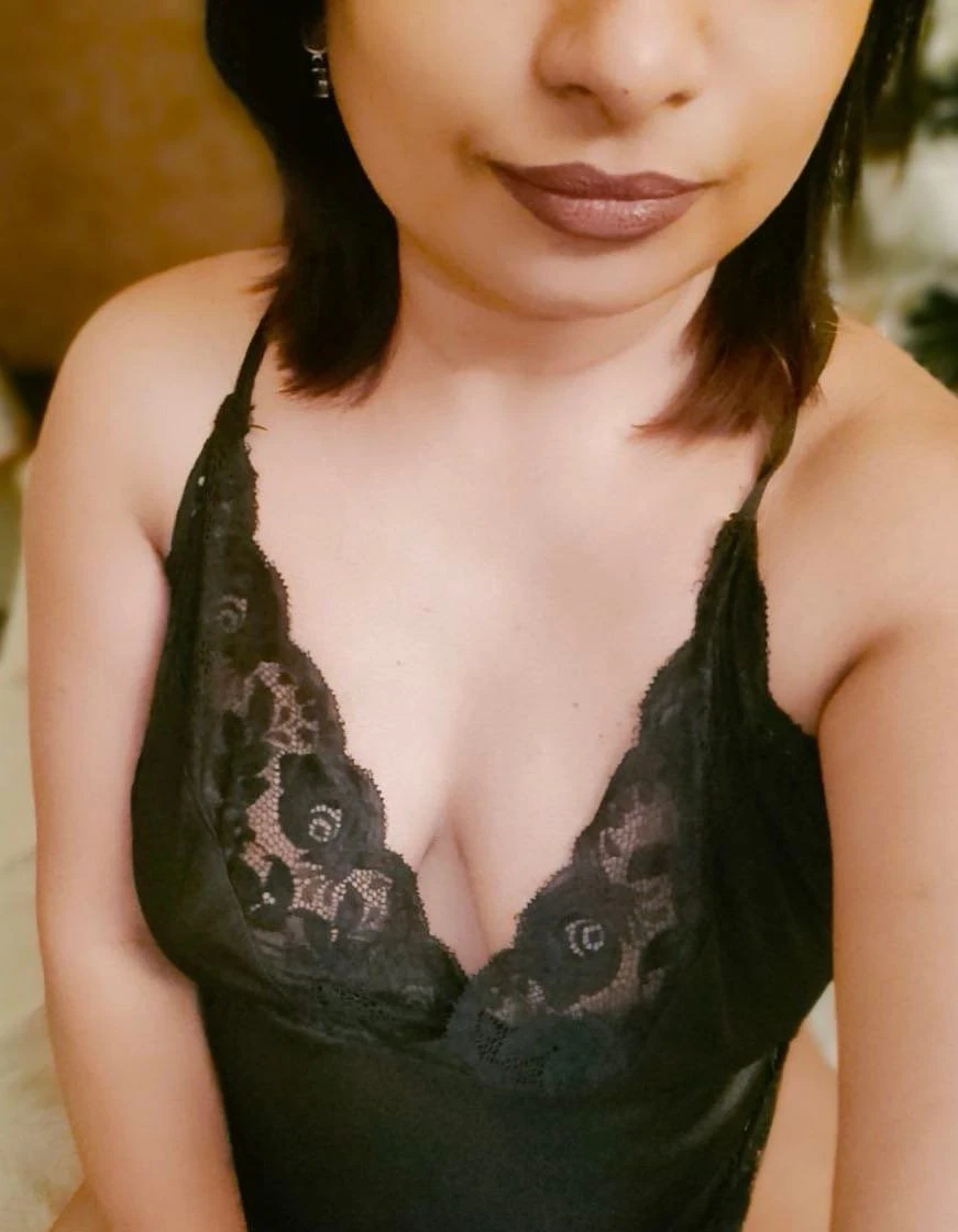 Pooja – Indian escort in Noida — 2 / 4