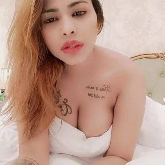 Aarti – Indian adult performer in Madurai — 2 / 4