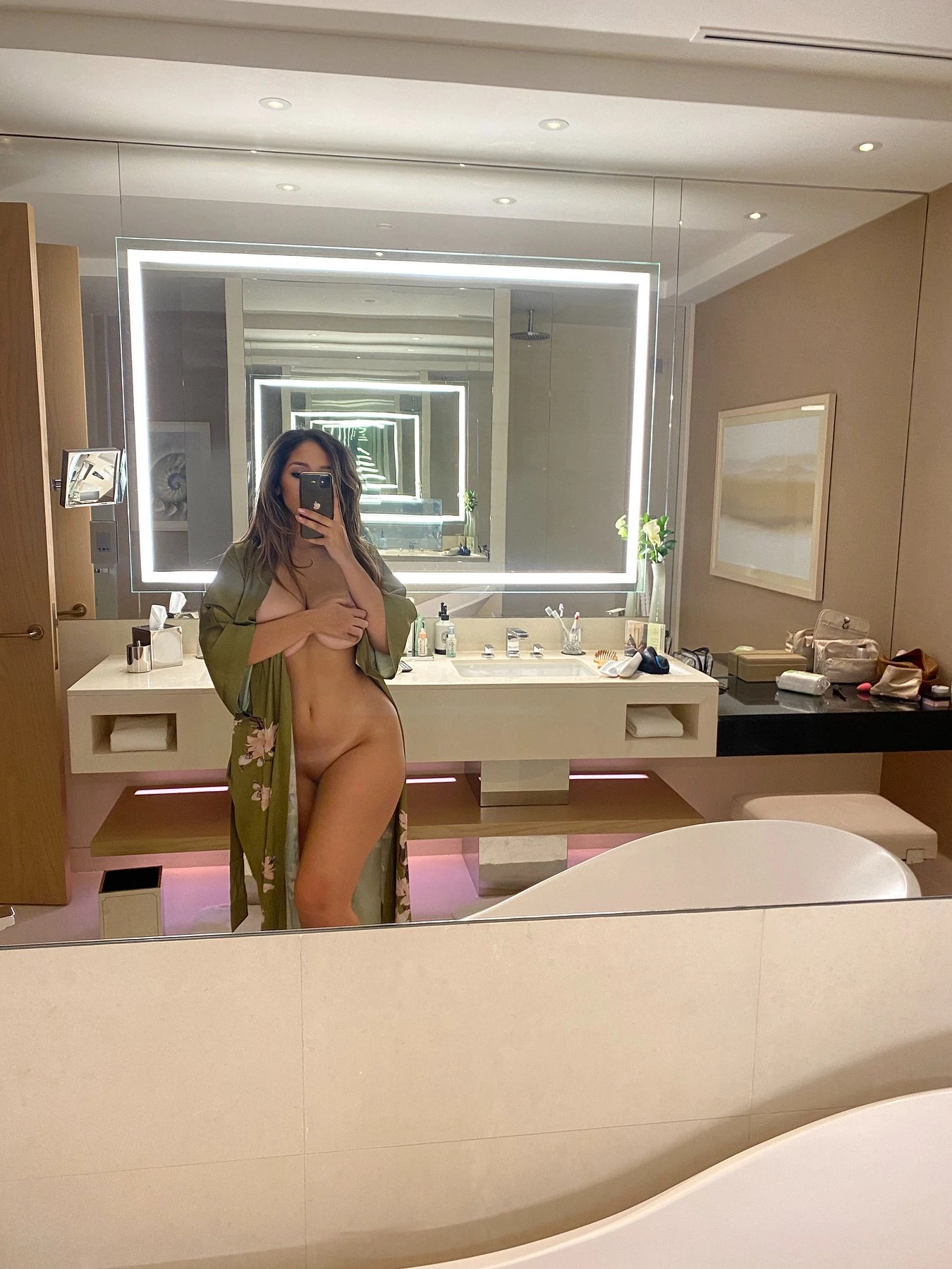 Camila Hart – Dutch escort in Mumbai — 4 / 8