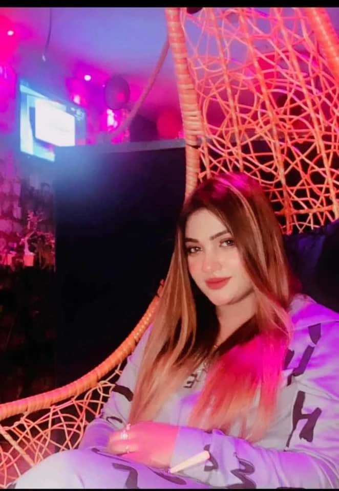 Best Cam Show Model Mahi – Indian escort in Mumbai — 14 / 19