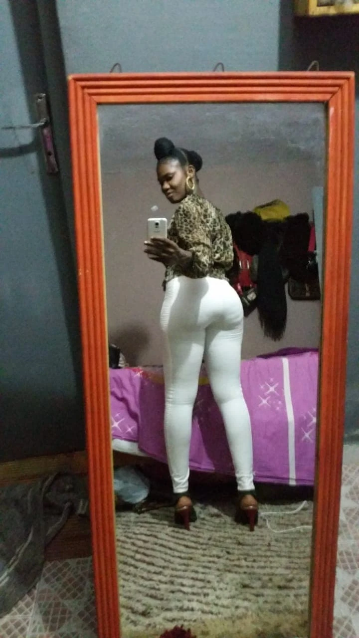 Vicky – Equatorial Guinean escort in New Delhi — 2 / 5