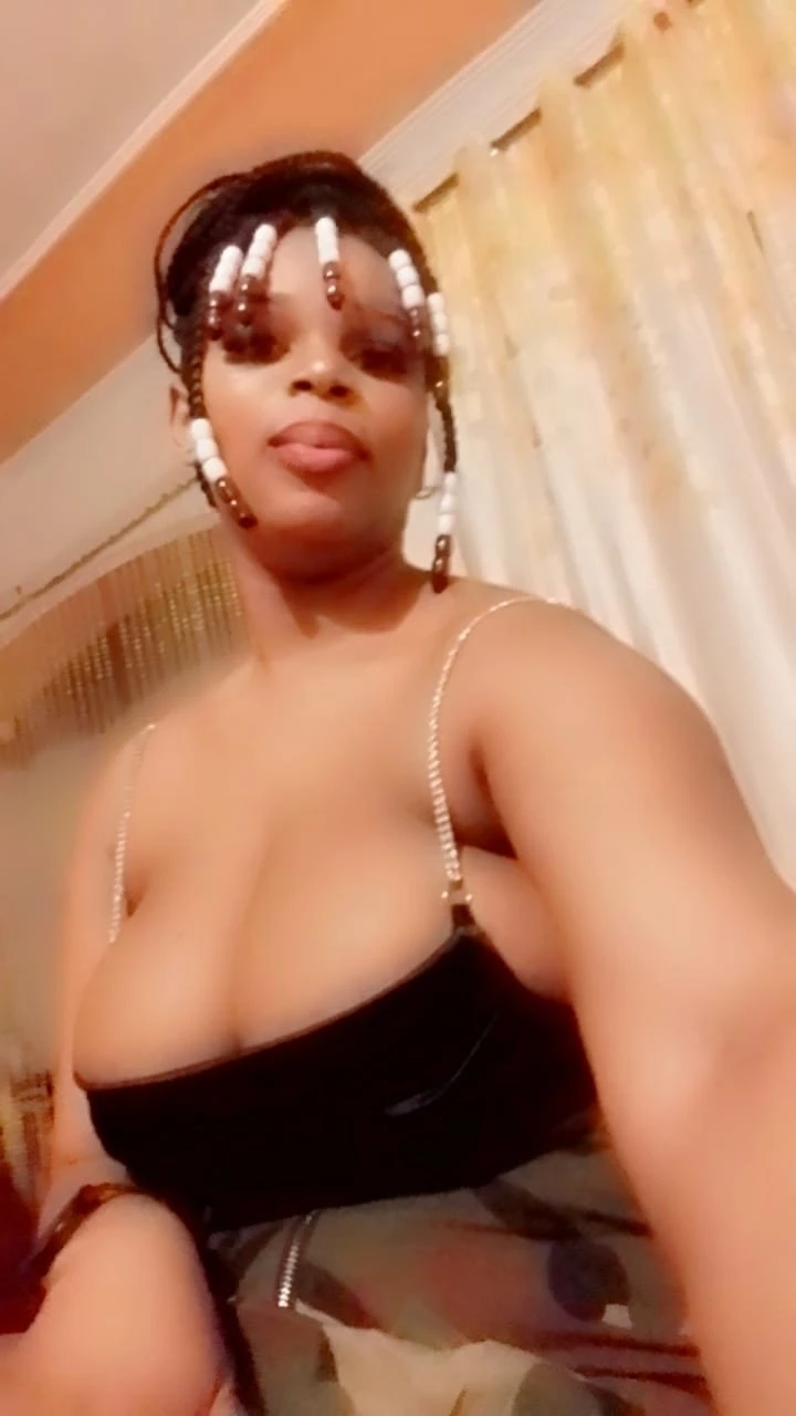 Dayna – South African escort in Hyderabad — 3 / 12