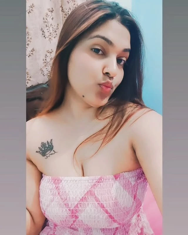Aarti – Indian escort in Vadodara — 2 / 4
