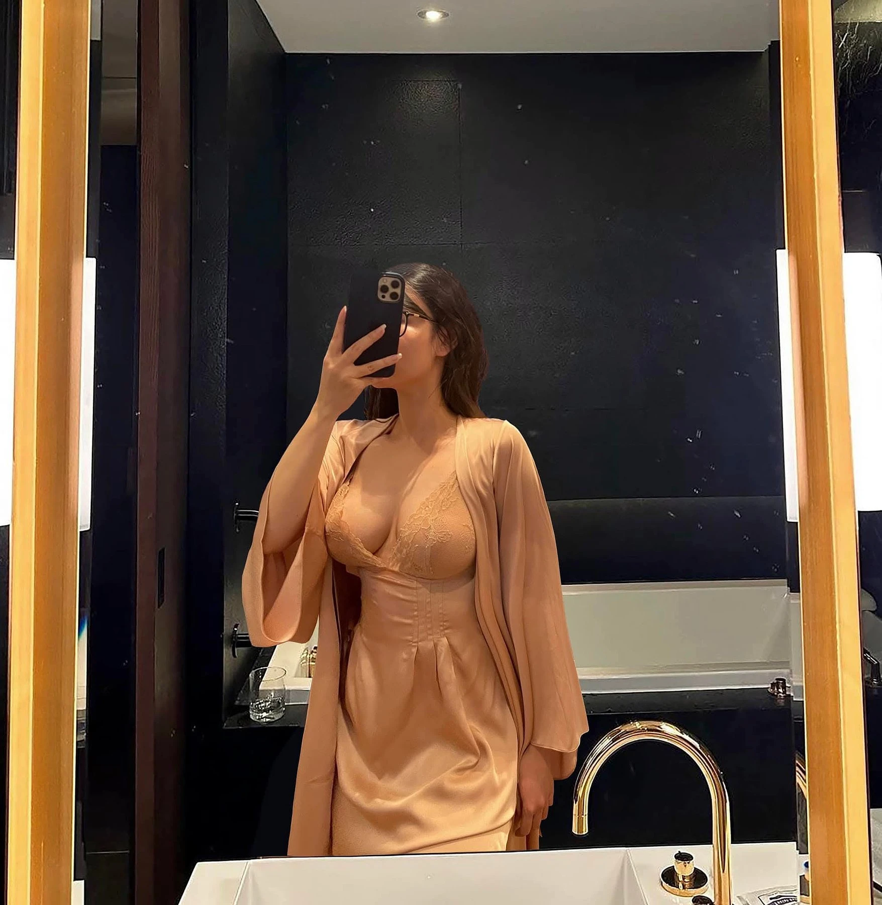 Samie – Vietnamese escort in Da Nang — 14 / 25