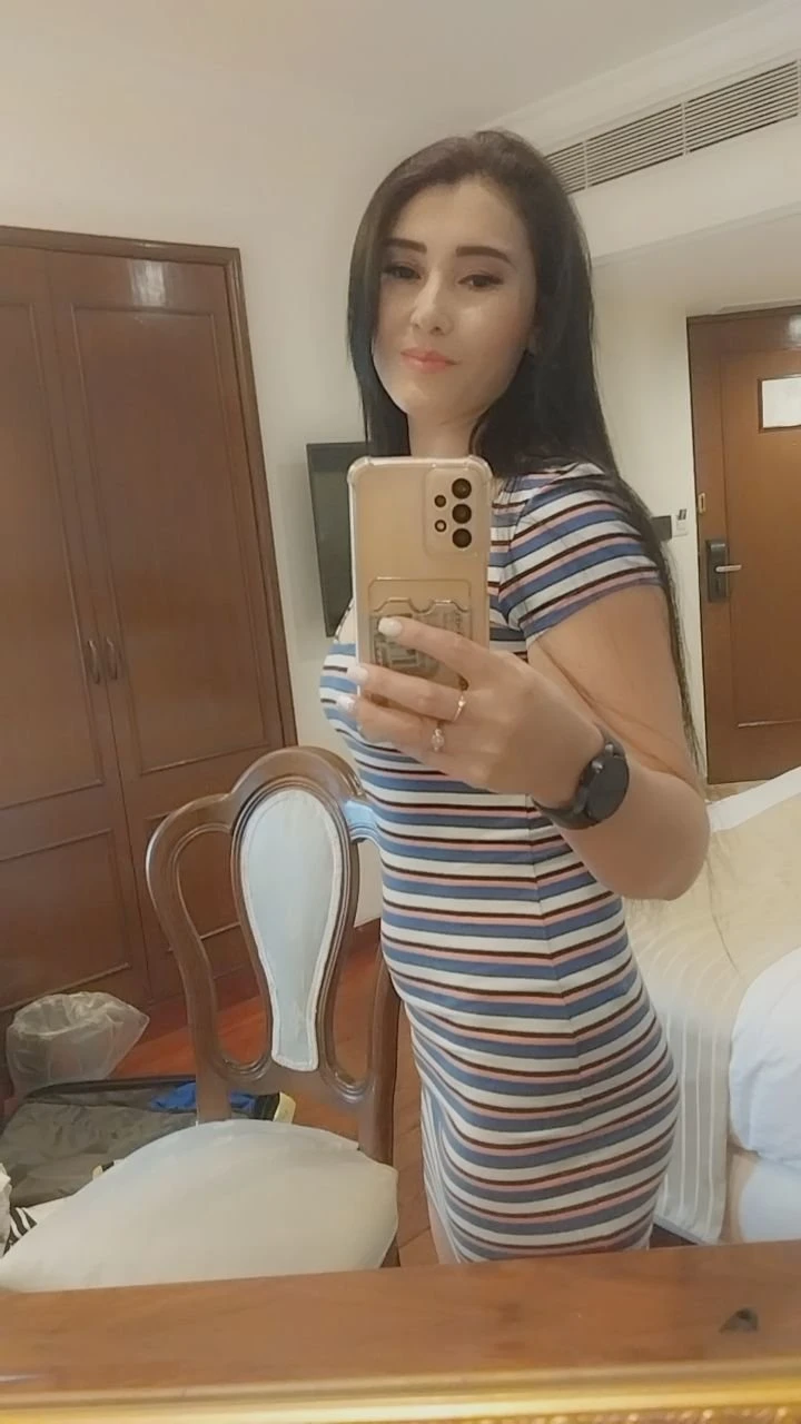 Ameli Russian Escorts in CP – Russian escort in New Delhi — 10 / 14