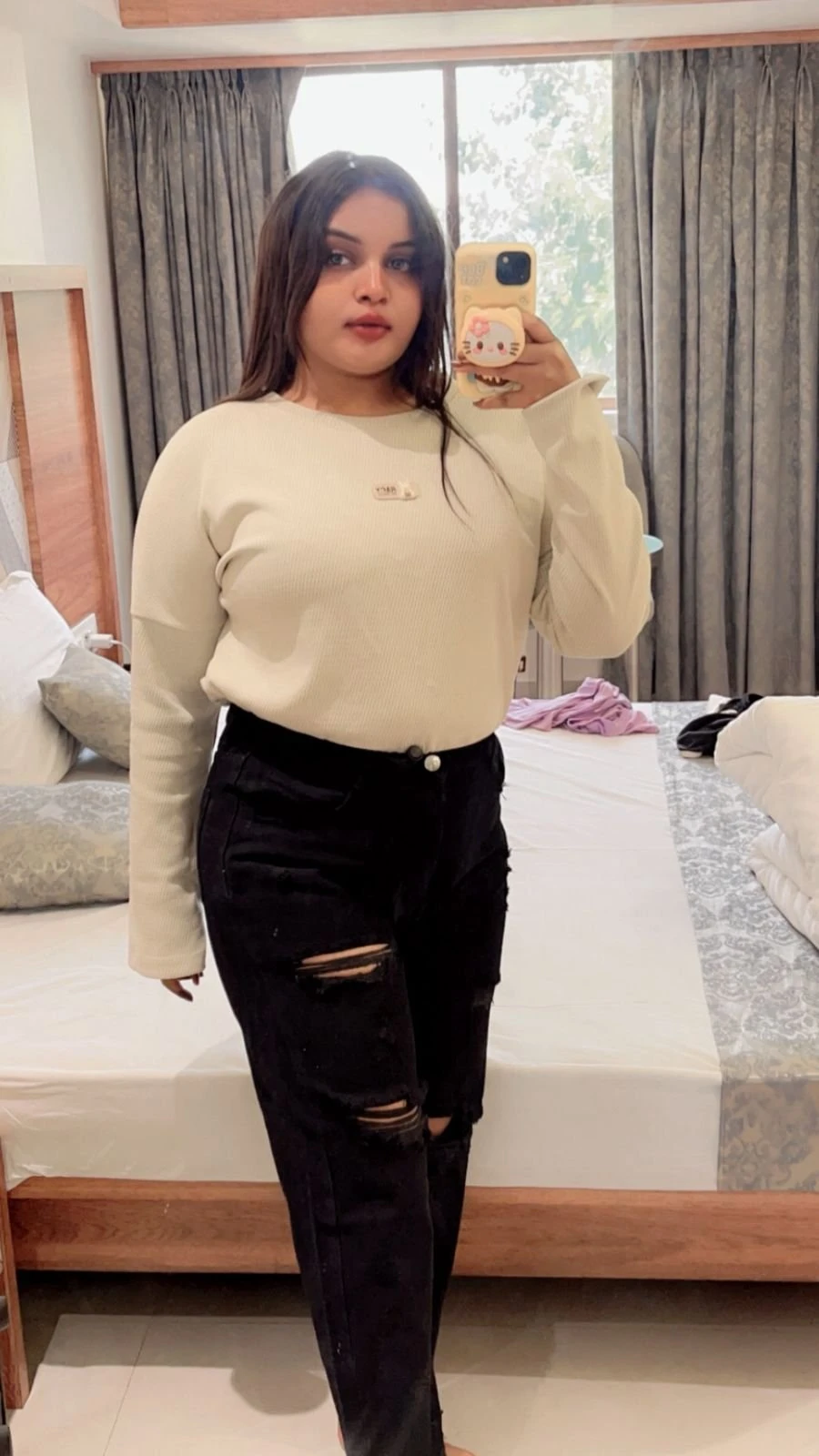 Tanya – Indian escort in Mumbai — 1 / 6