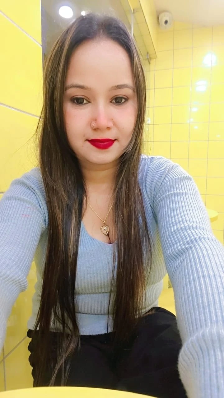 Shweta Real Meet & Cam Show – Indian escort in Mumbai — 3 / 4