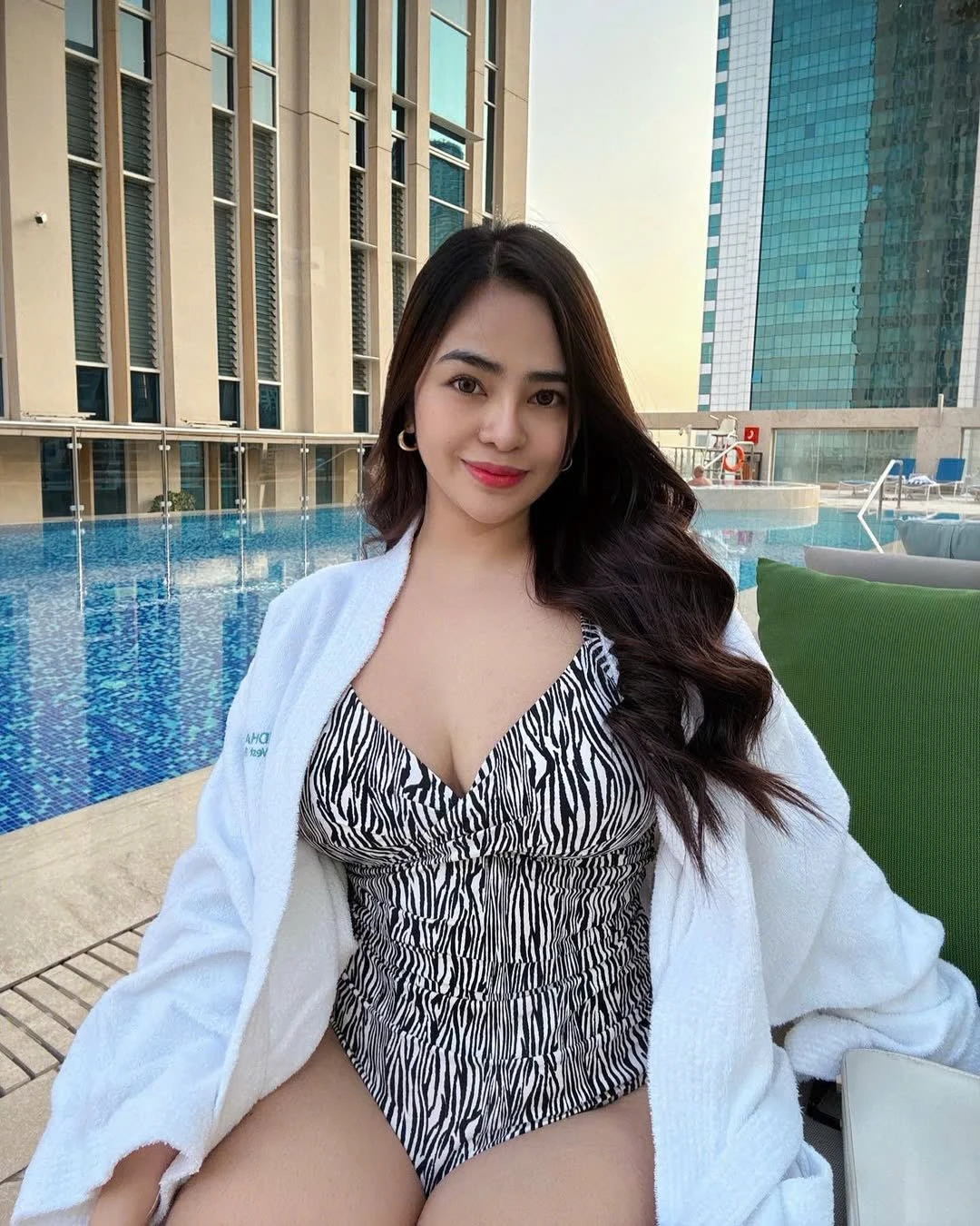 Melina and Sakura Good Good – Vietnamese escort in Ho Chi Minh City — 5 / 6