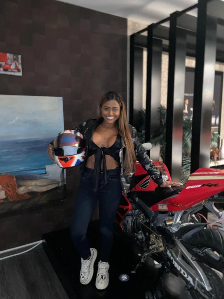 Luna – Cuban escort in Malta — 14 / 15