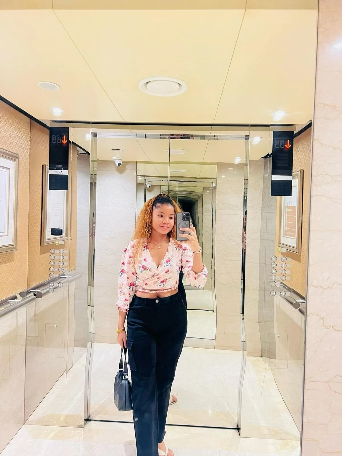 Sandra – French escort in Colombo — 2 / 5