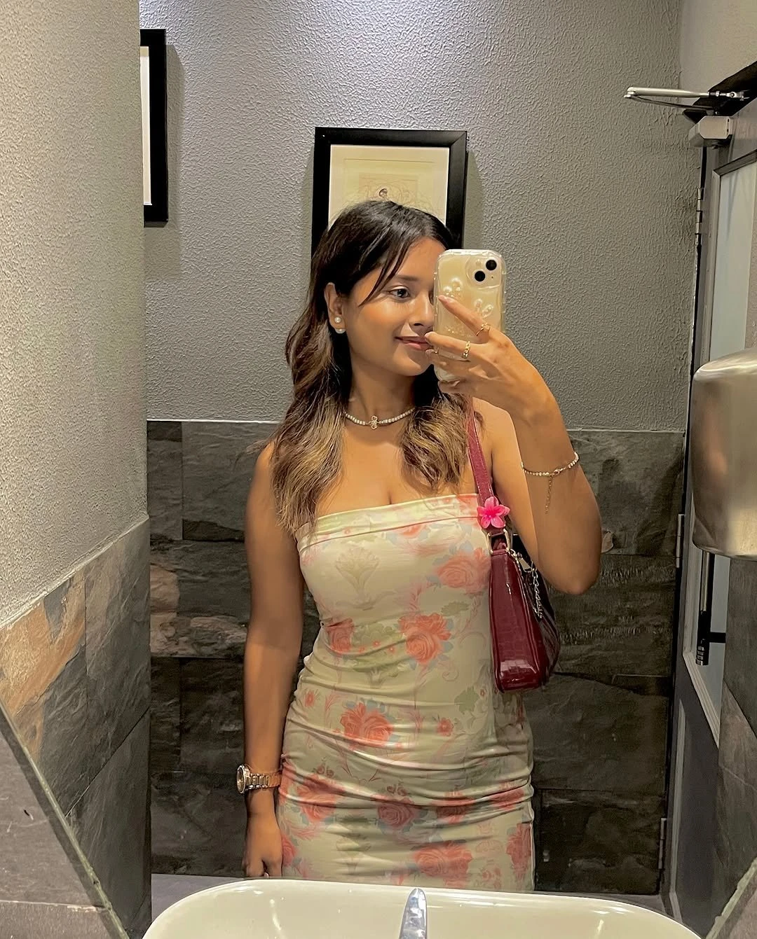 Diya – Indian escort in Kolkata — 5 / 6