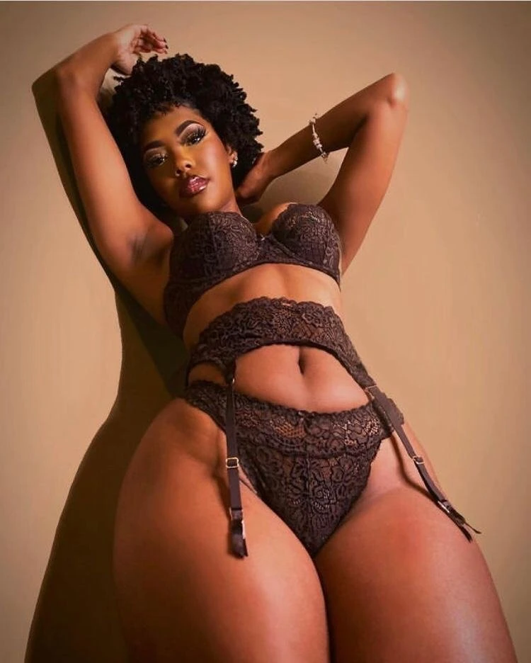 Sasha – Zimbabwean escort in Hyderabad — 2 / 5