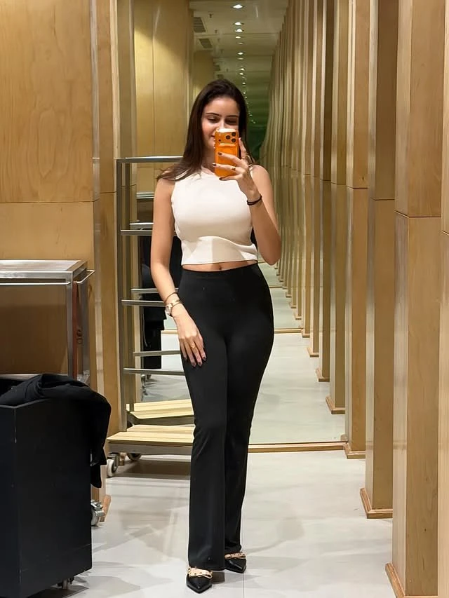 Meenakshi – Indian escort in Pune — 2 / 4