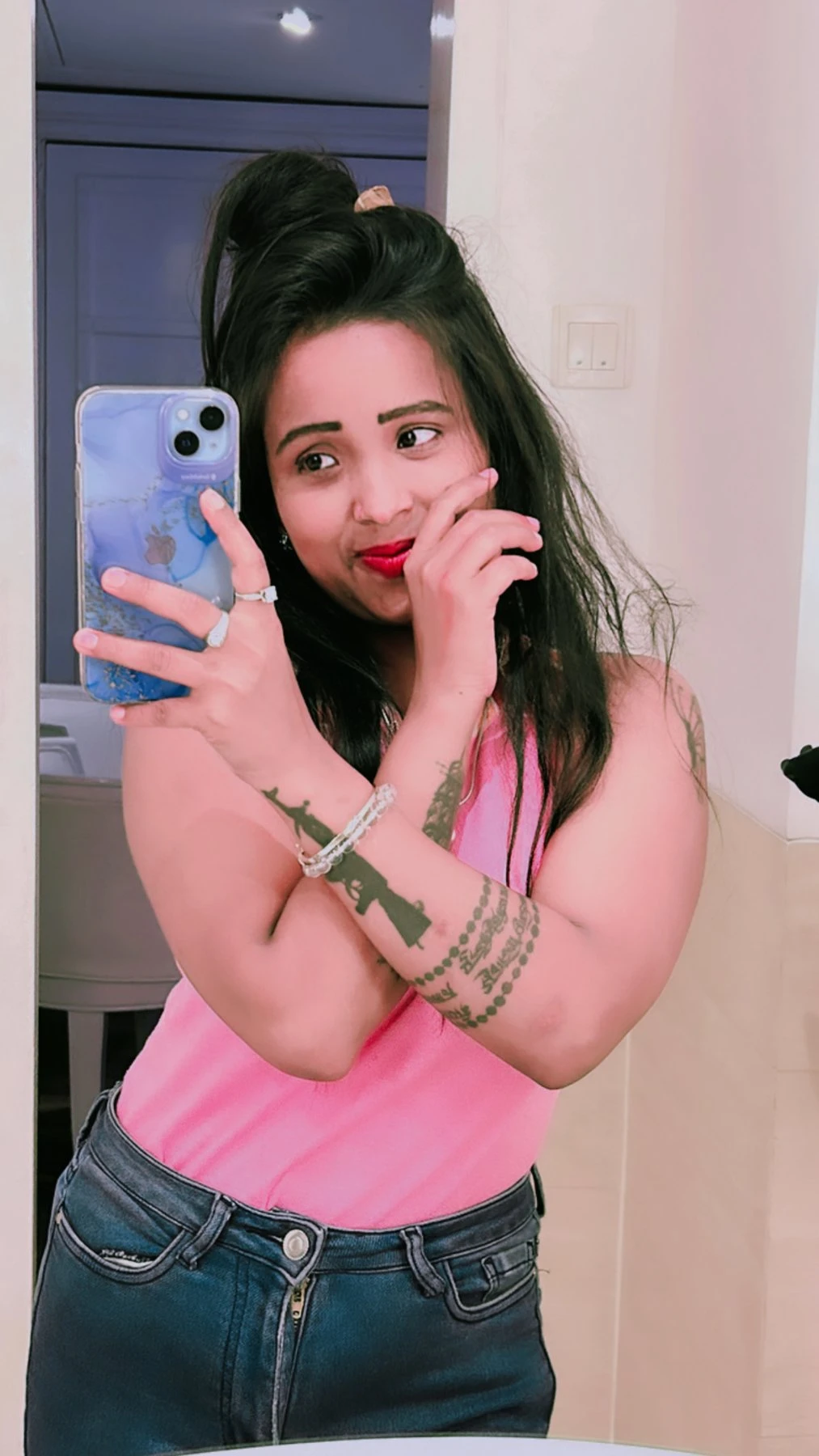 Alisha Reddy – Indian escort in Kochi — 2 / 3