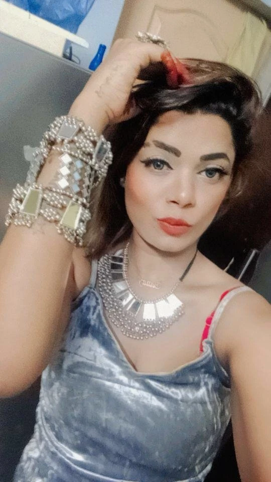 Sara Khan – Indian escort in Mumbai — 2 / 3