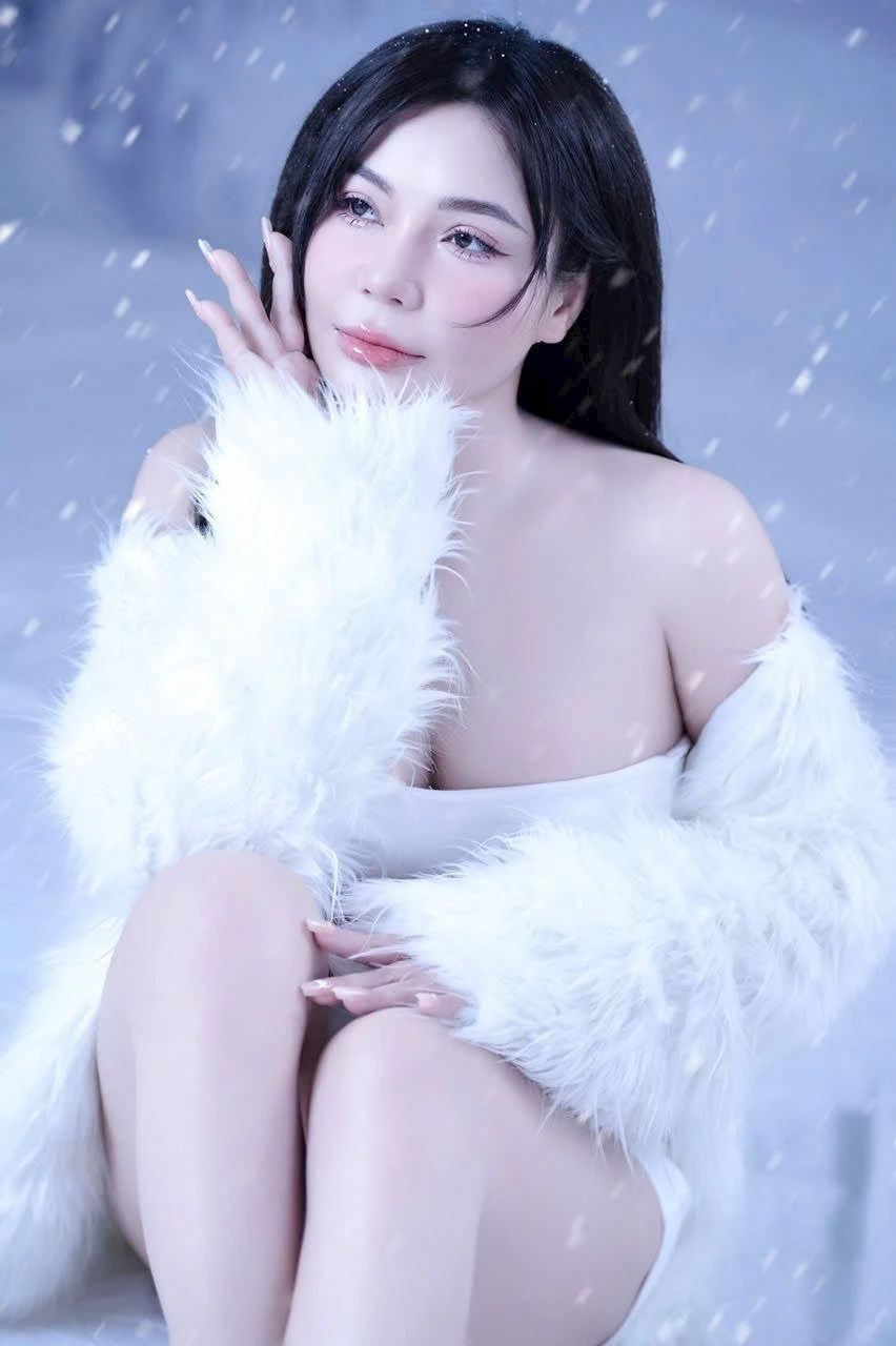 Mysterious Beauty – Vietnamese escort in Da Nang — 11 / 22