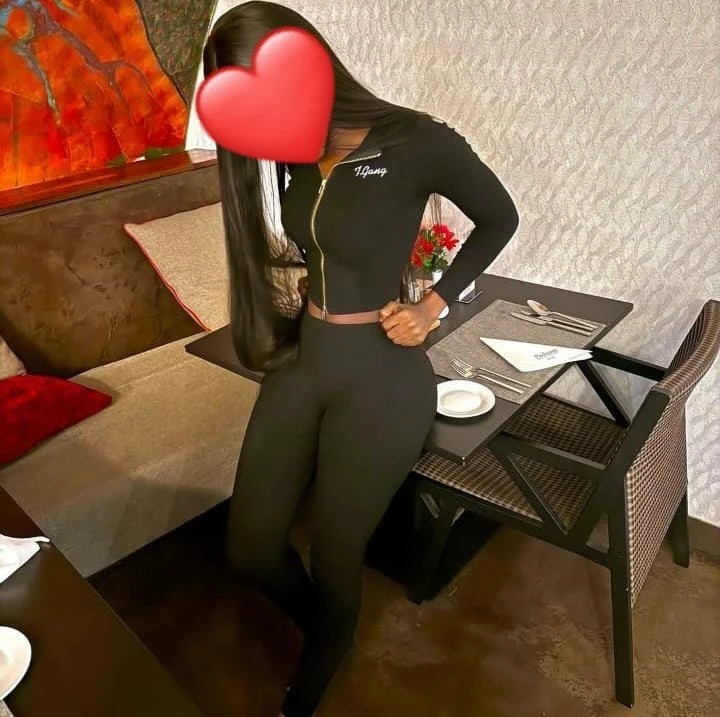 Juicy Cassy chocolate booty – South African escort in Hyderabad — 4 / 5