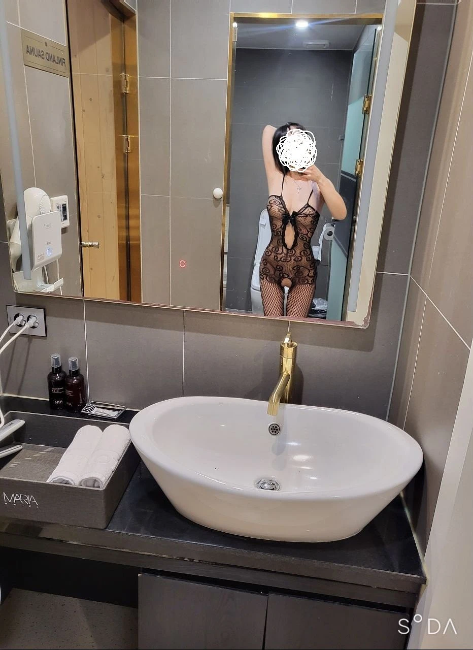 Hye-ri – South Korean escort in Seoul — 3 / 4