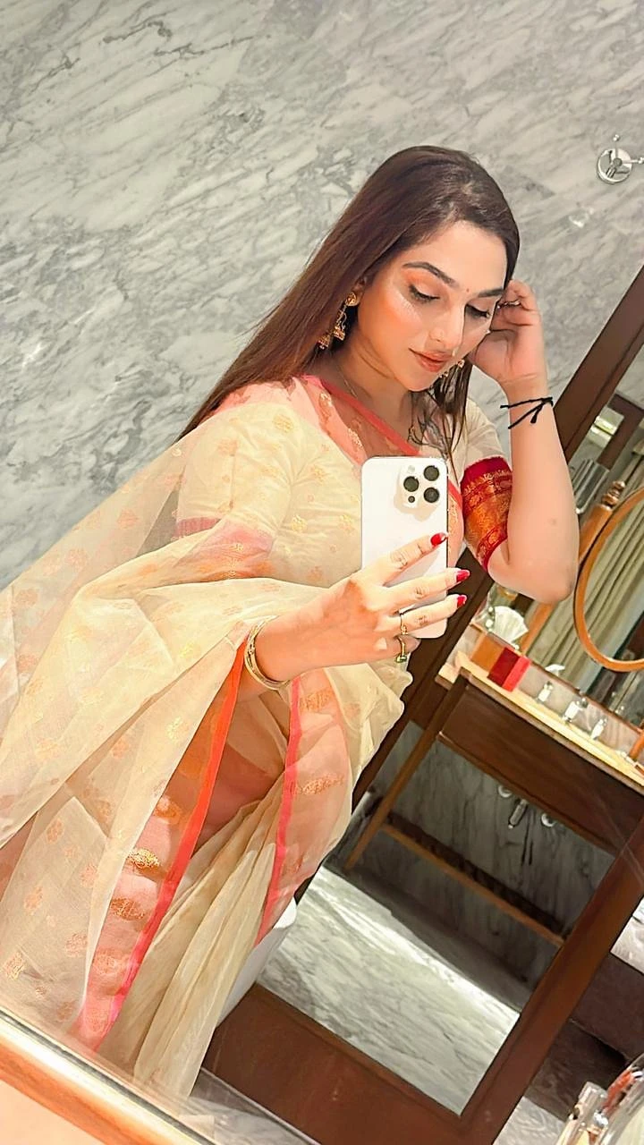 Miss Sneha – Indian escort in Pune — 12 / 31