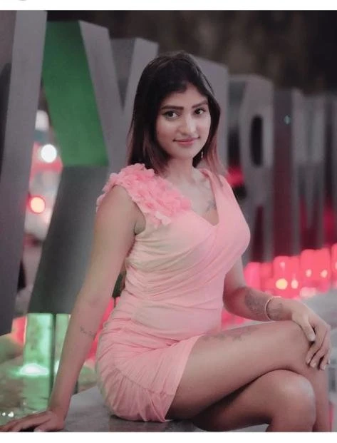 Ayushi Sharma – Indian escort in Mumbai — 5 / 6