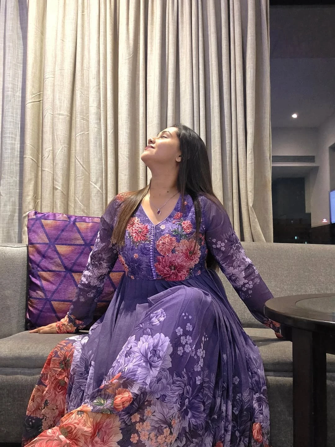 Janvi – Indian escort in Pune — 3 / 4