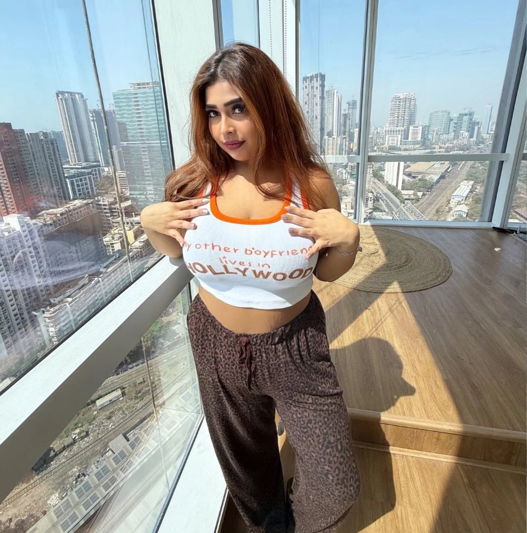 Vamika – Indian escort in Kochi — 2 / 3