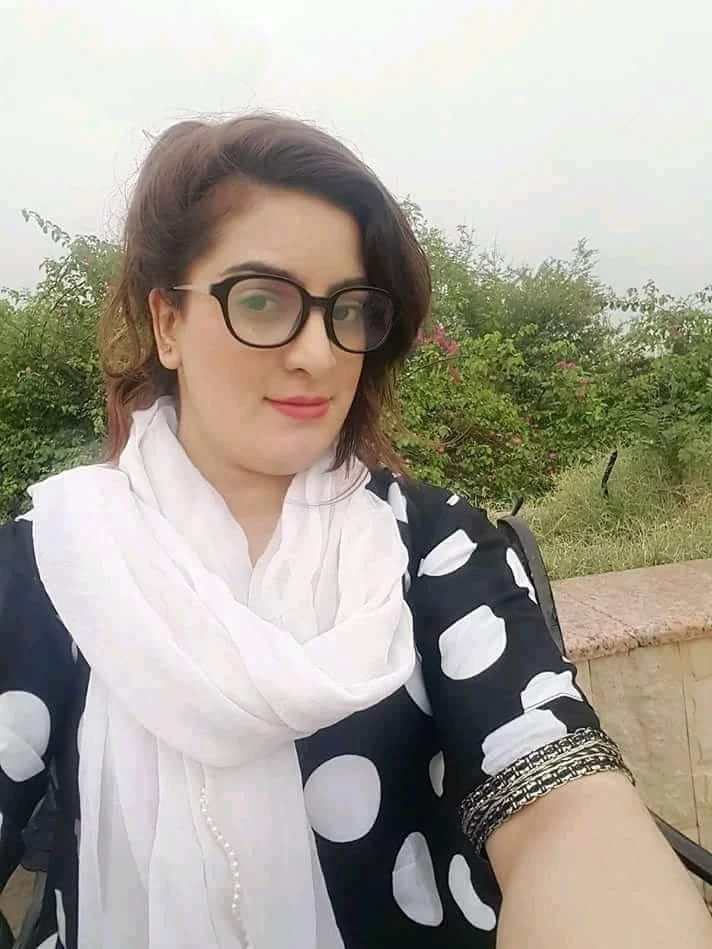 Laila O3⓷3OOOO9➁9 – Pakistani escort in Karāchi — 9 / 11