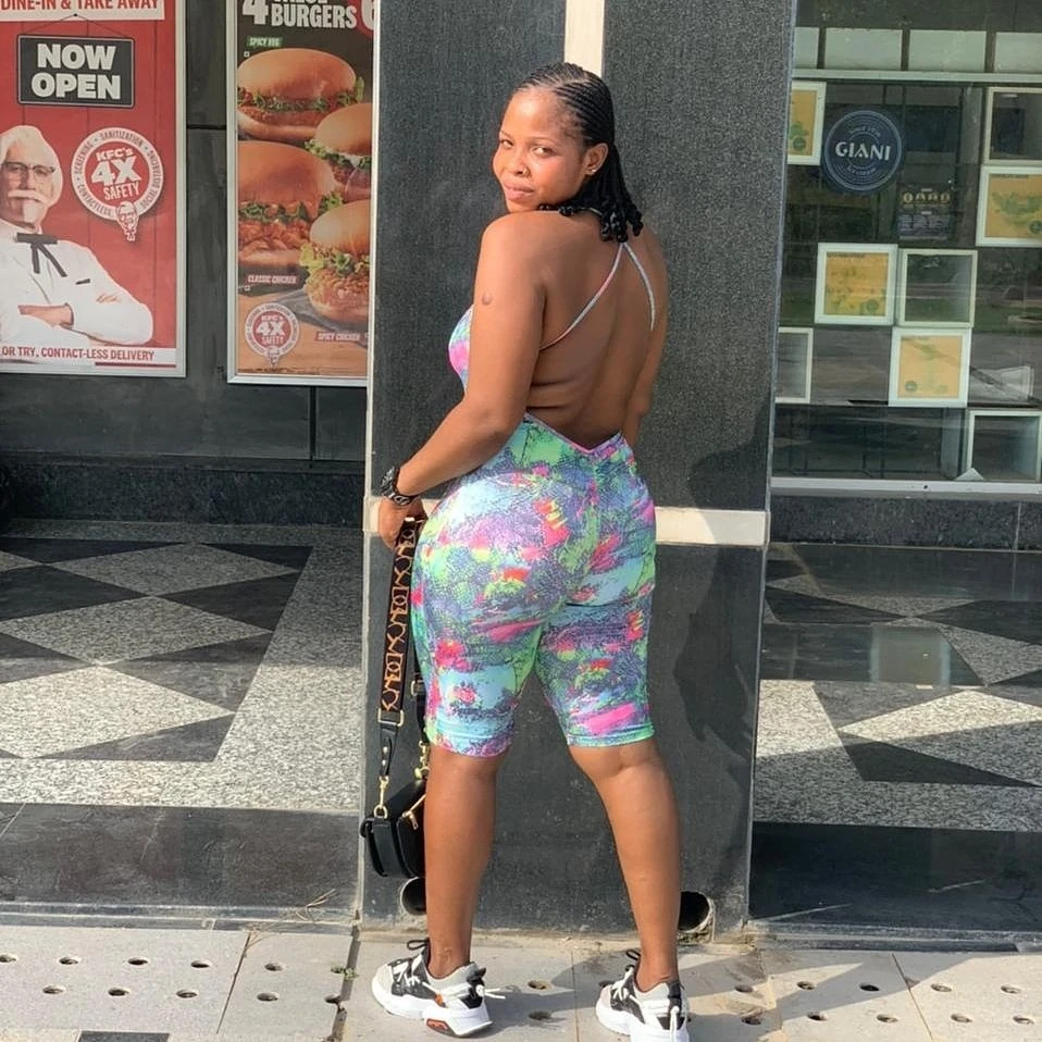 Ella Pretty – South African escort in New Delhi — 2 / 3