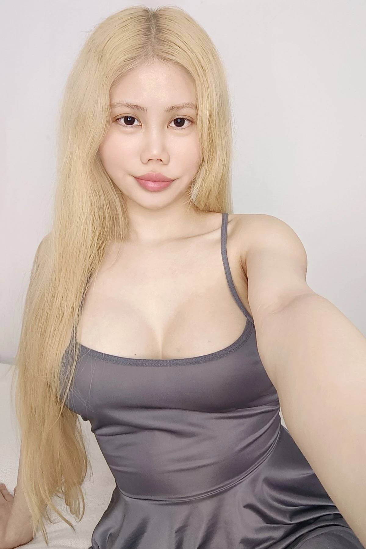 Chloe – Vietnamese escort in Ho Chi Minh City — 3 / 22