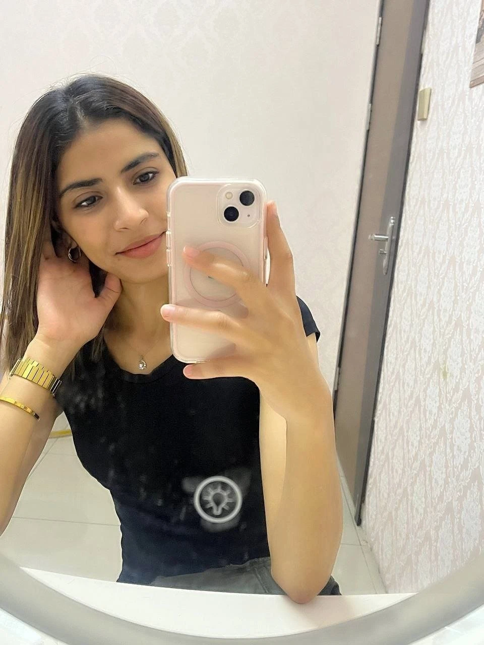 Emily Emi – Pakistani escort in Karāchi — 3 / 5