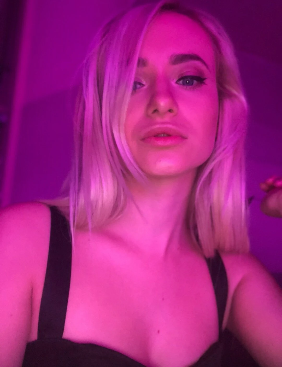 Verification by videocal ,porno star – Lithuanian escort in Mumbai — 6 / 14