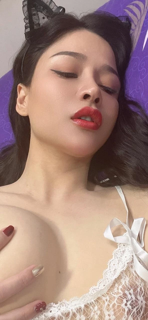 Lucy – Vietnamese escort in Ho Chi Minh City — 6 / 12