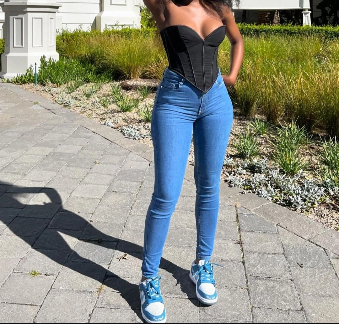 Lola – Ugandan escort in Zanzibar — 3 / 5